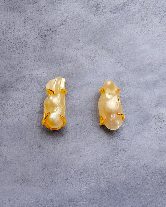 CURVE BAROQUE PEARL STUD