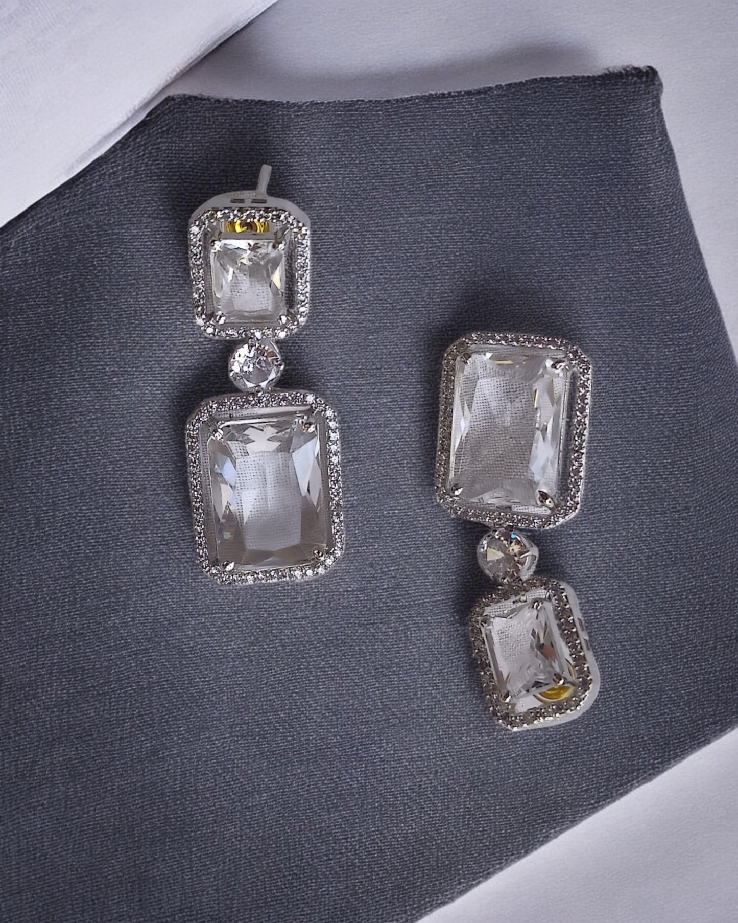 NOOR AD DROP EARRING