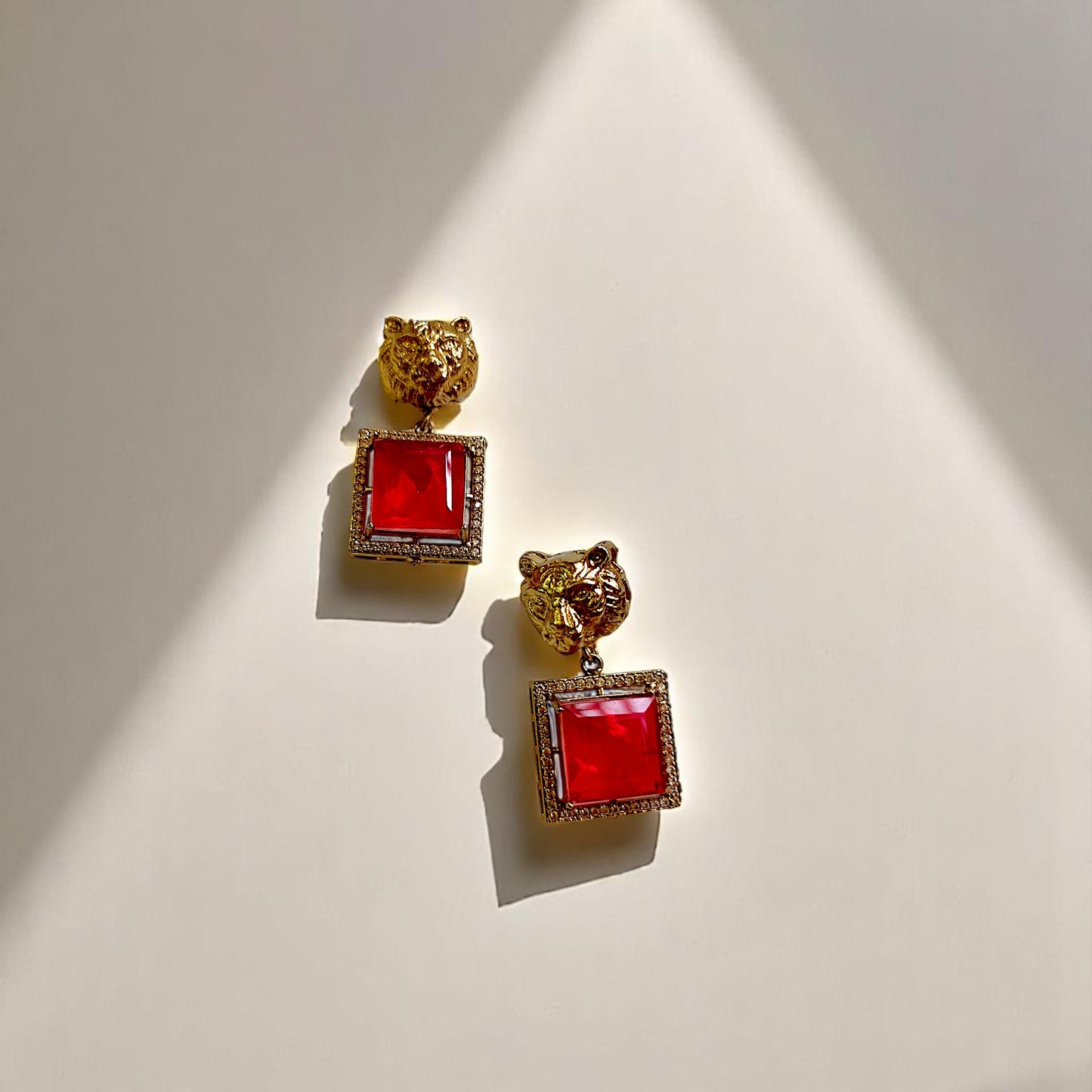 ARNA LUXE DOUBLET STONE DANGLER