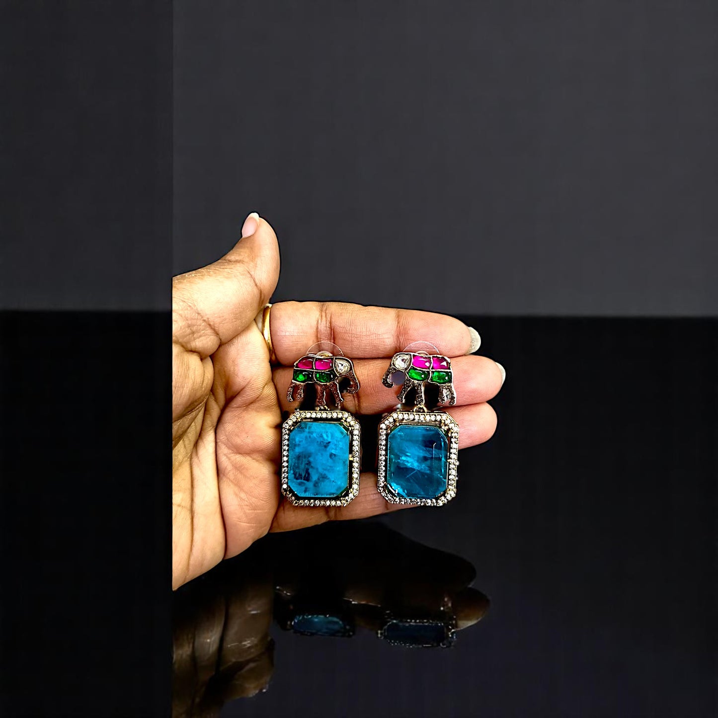 YUVISHA LUXE DOUBLET STONE DANGLER