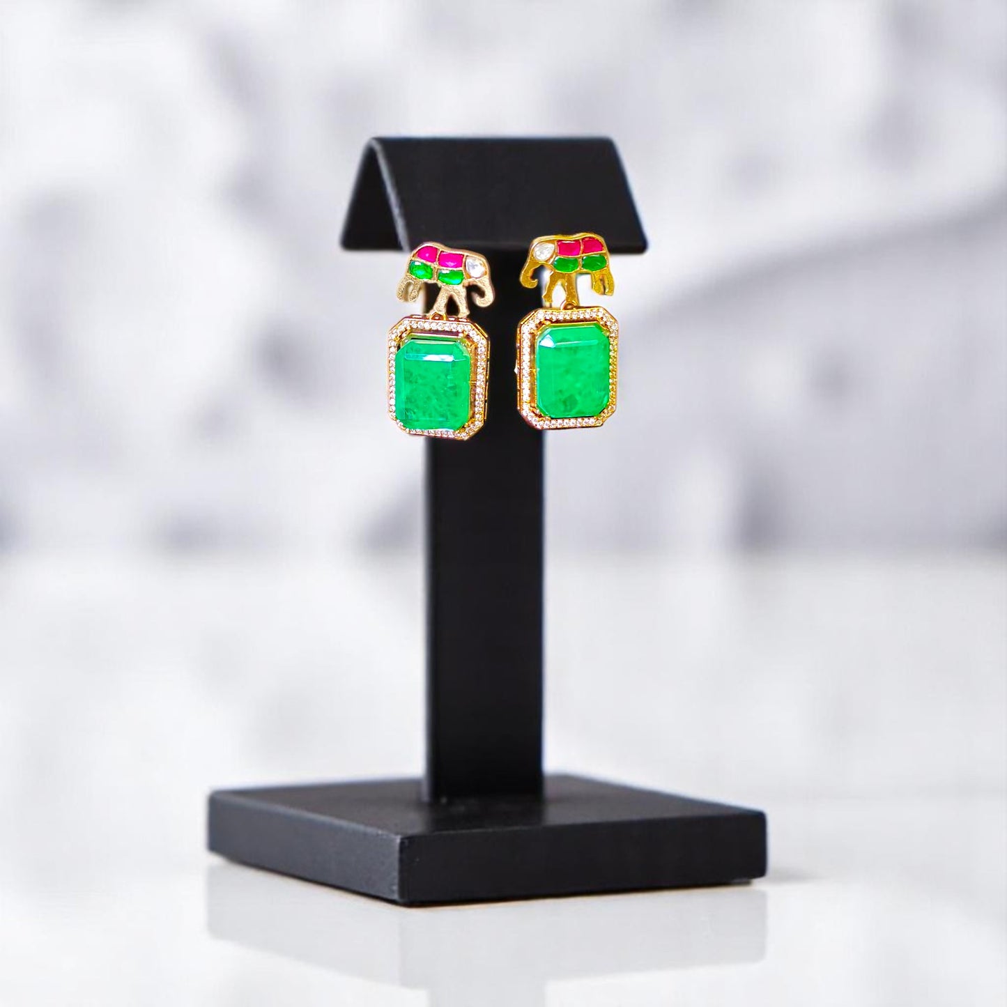 TANVIKA LUXE DOUBLET STONE DANGLER