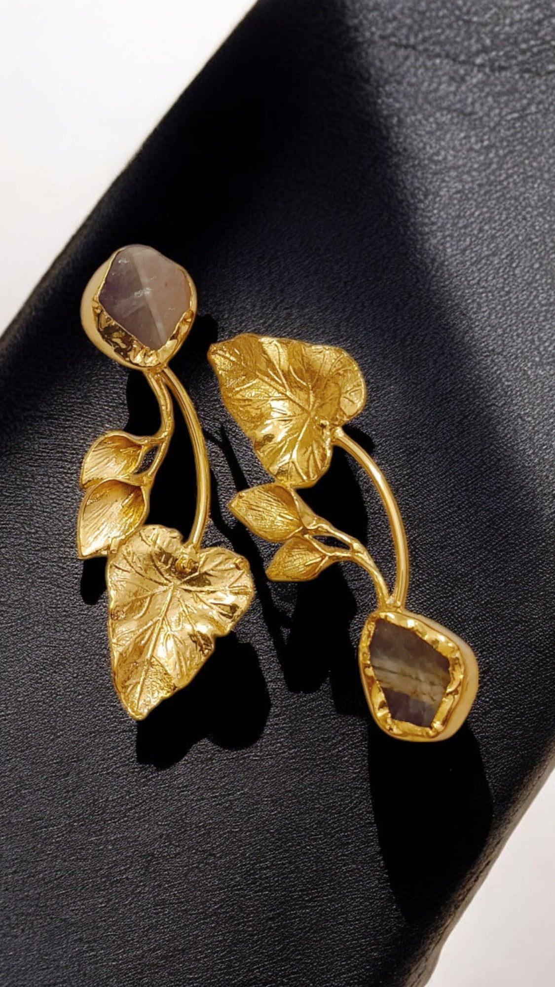 GOLD LEAF DANGLER