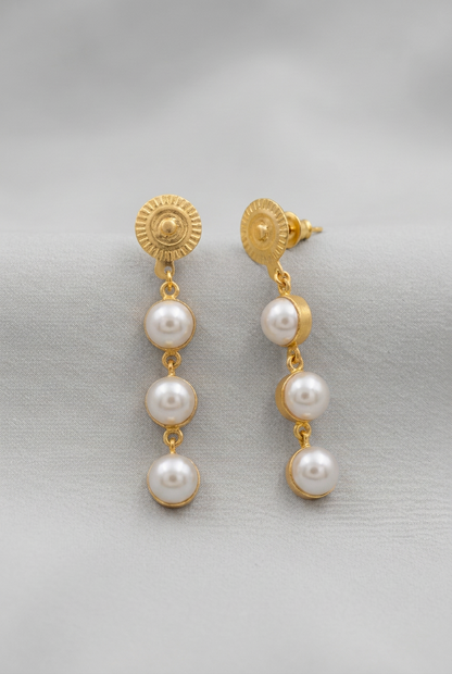 A pair of gold-plated dangle earrings with three white faux pearls, for women