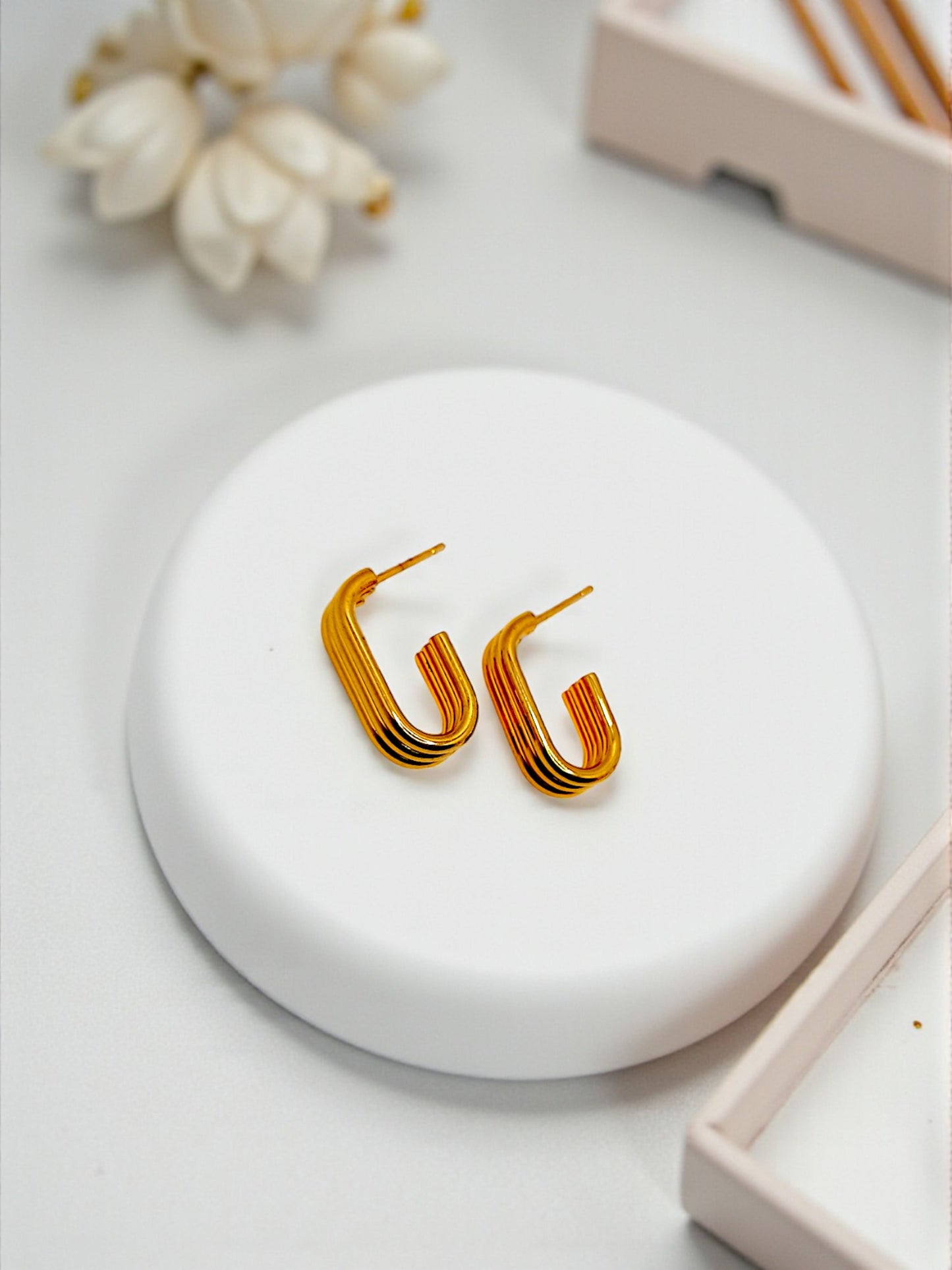 GOLD J SHAPE LAYERED EARRINGS