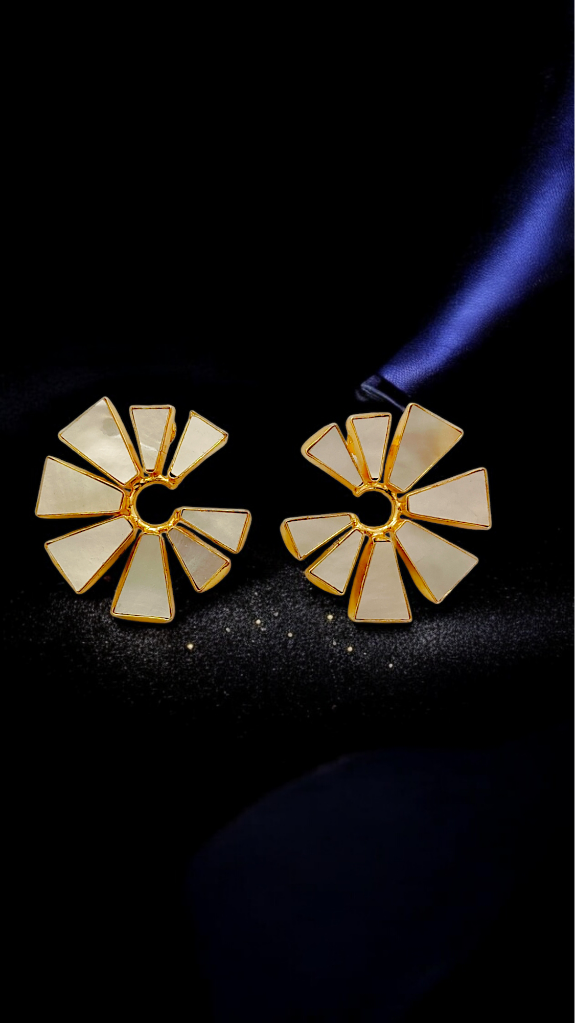 LUNAR GLOW STUDS