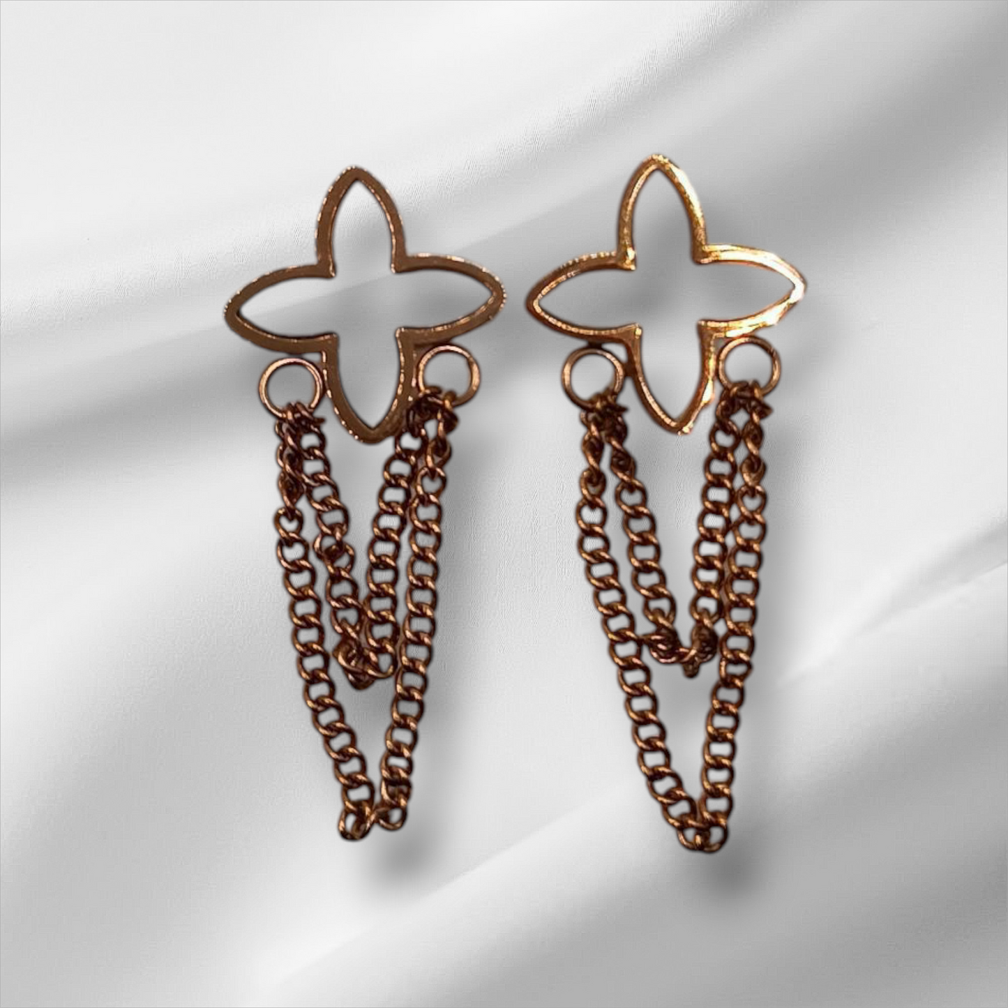 WHITE CLOVER CHAIN EARRINGS