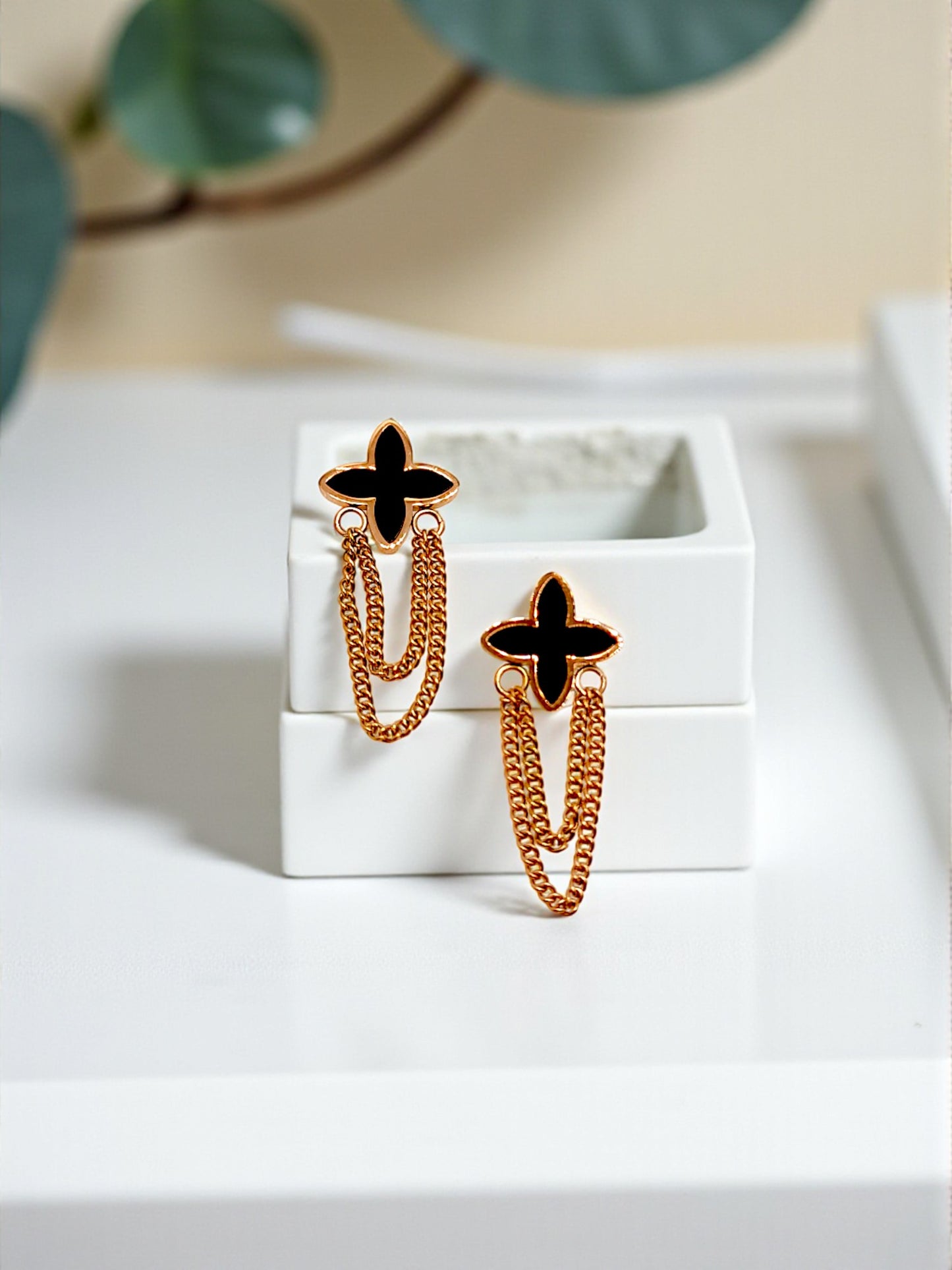 CLOVER CHAIN DANGLE EARRINGS