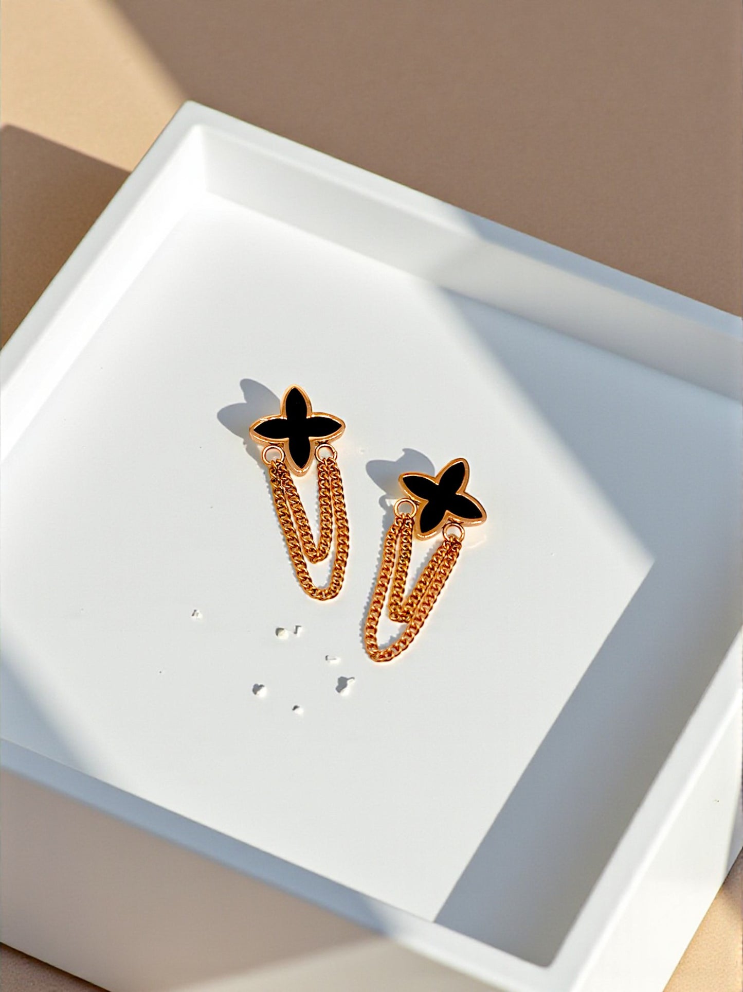 CLOVER CHAIN DANGLE EARRINGS