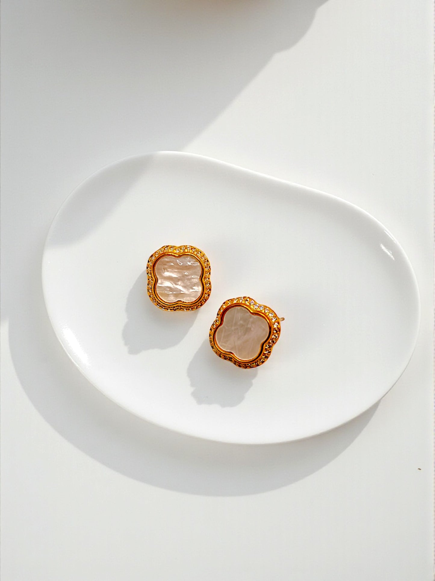 CLOVER STUD EARRINGS