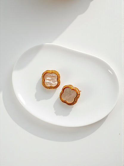 CLOVER STUD EARRINGS